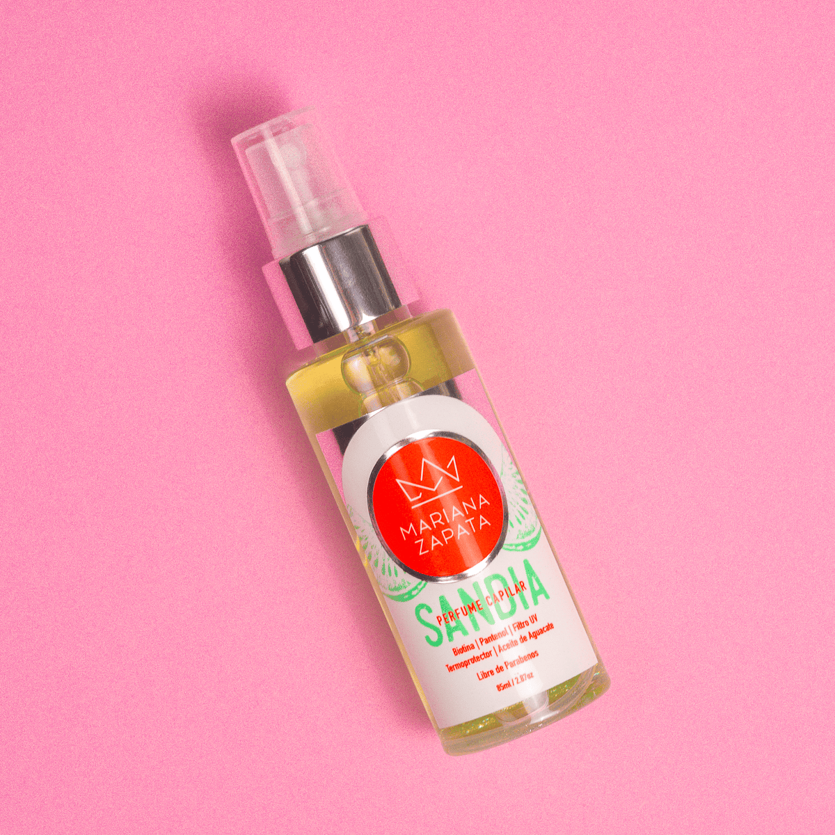Perfume Capilar de Sandía, botella sobre fondo rosa – By Mariana Zapata